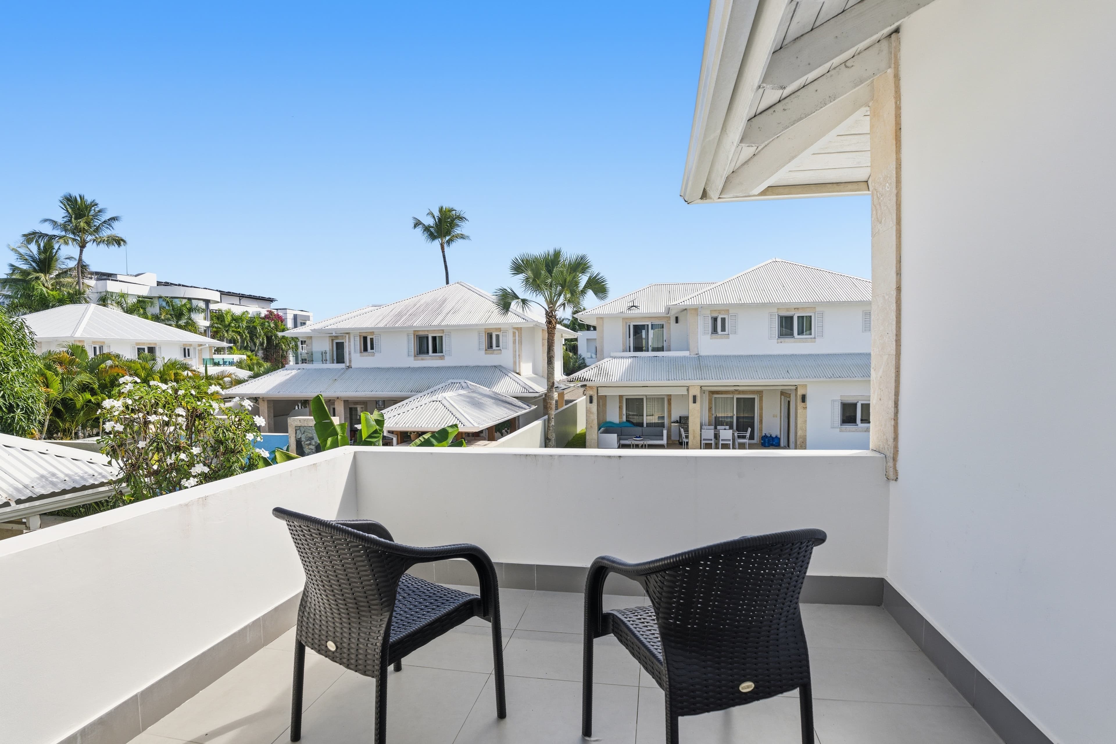 The Azura Residence thumbnail 14