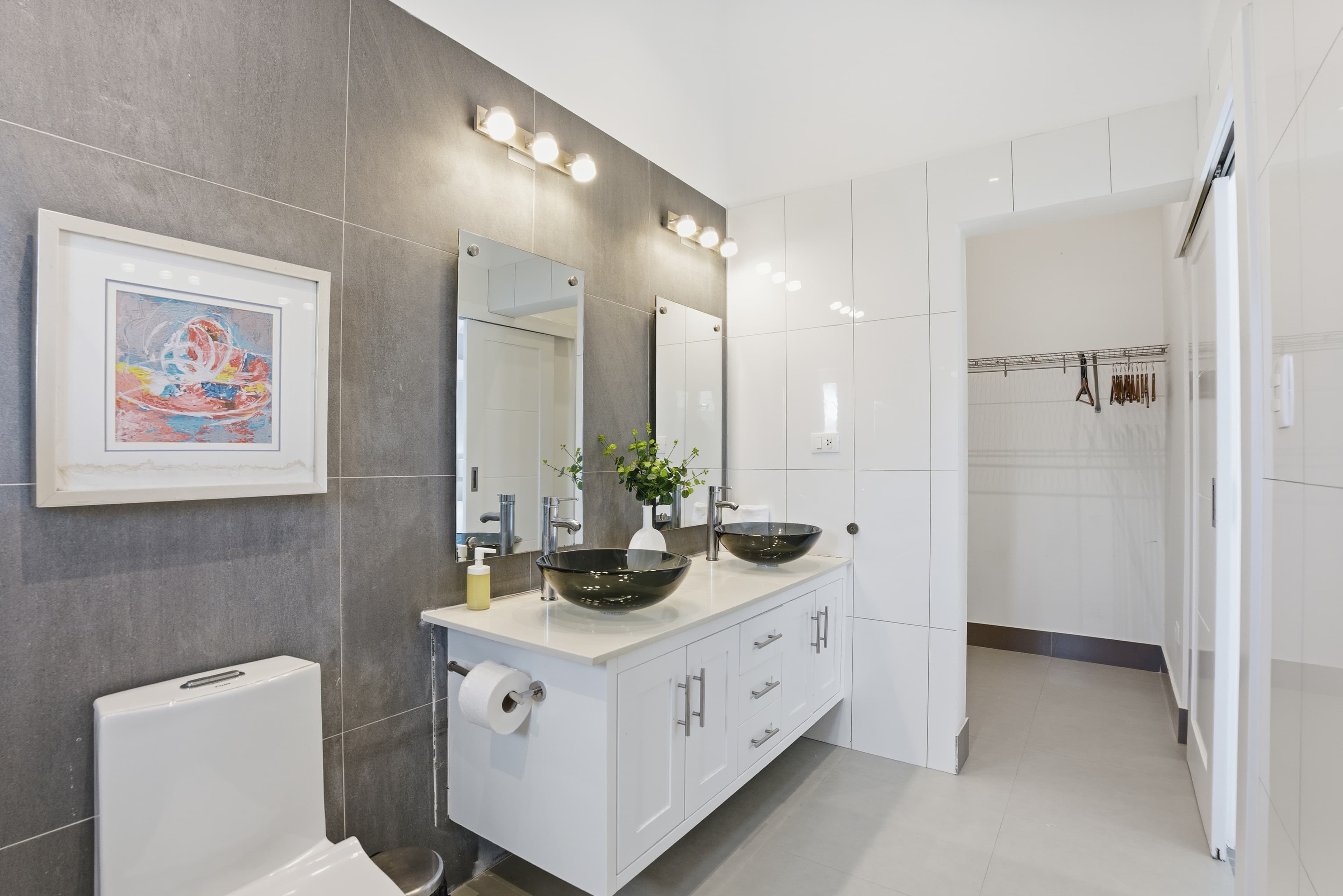 The Azura Residence thumbnail 7