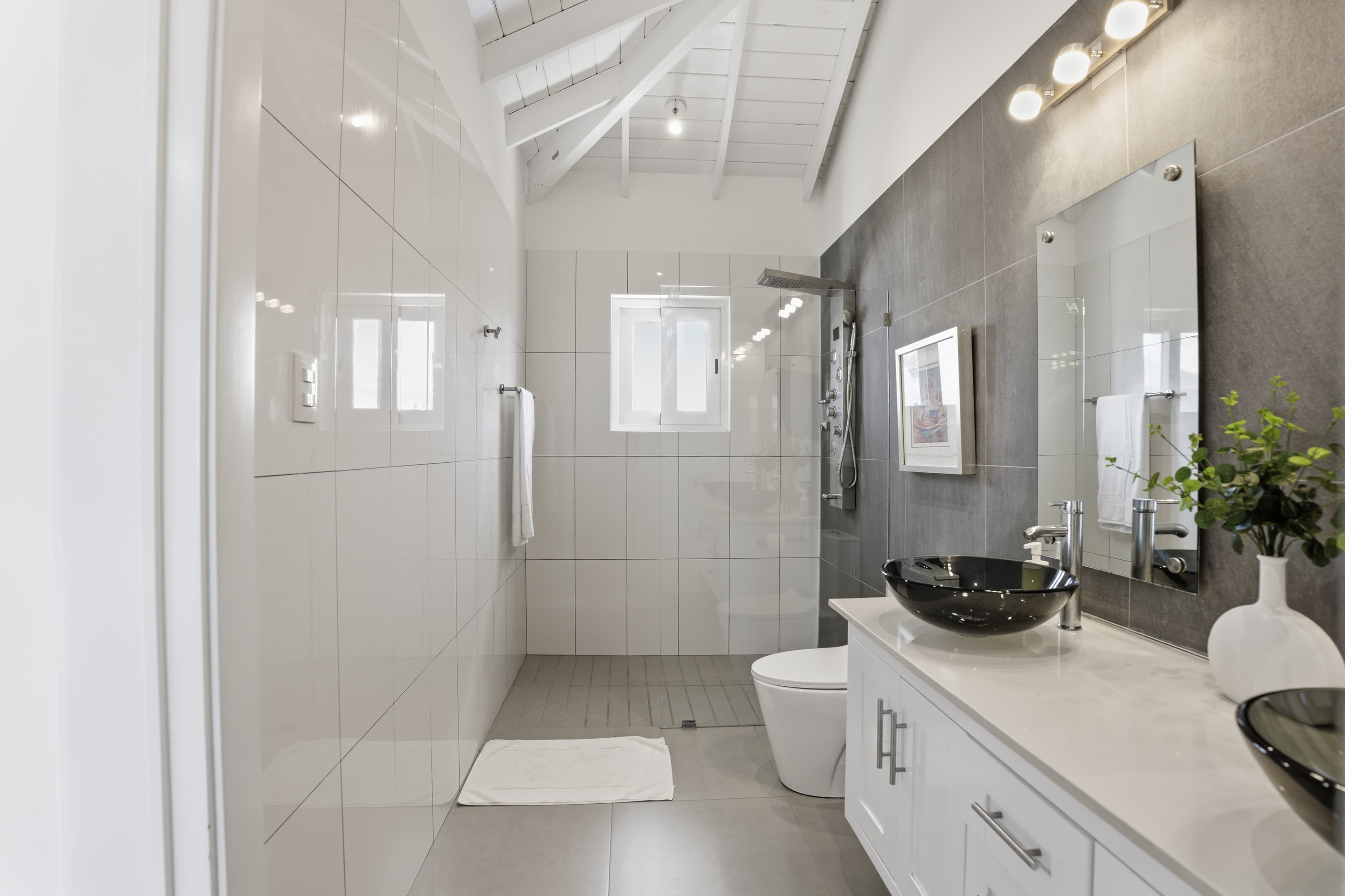 The Azura Residence thumbnail 9