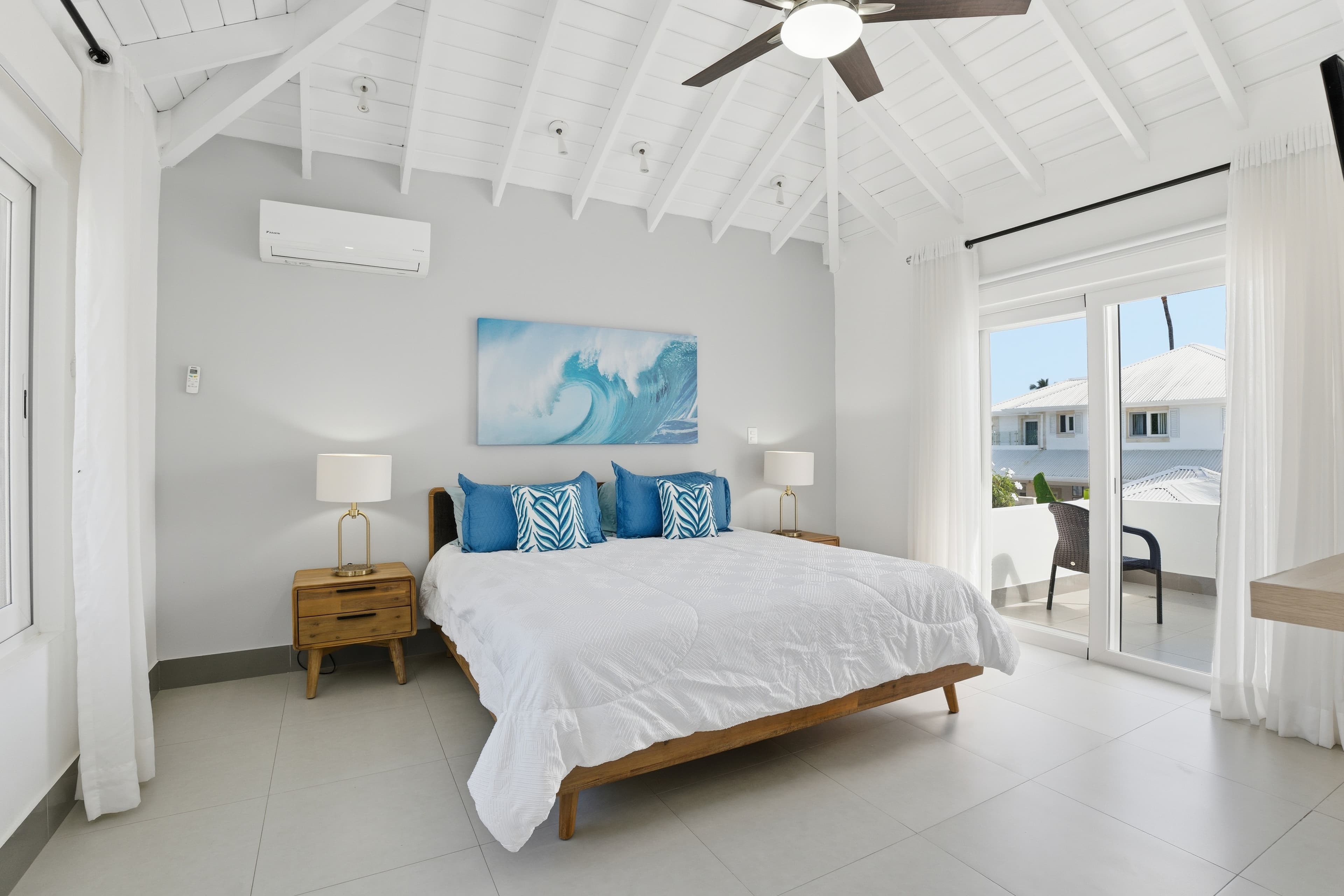 The Azura Residence thumbnail 4