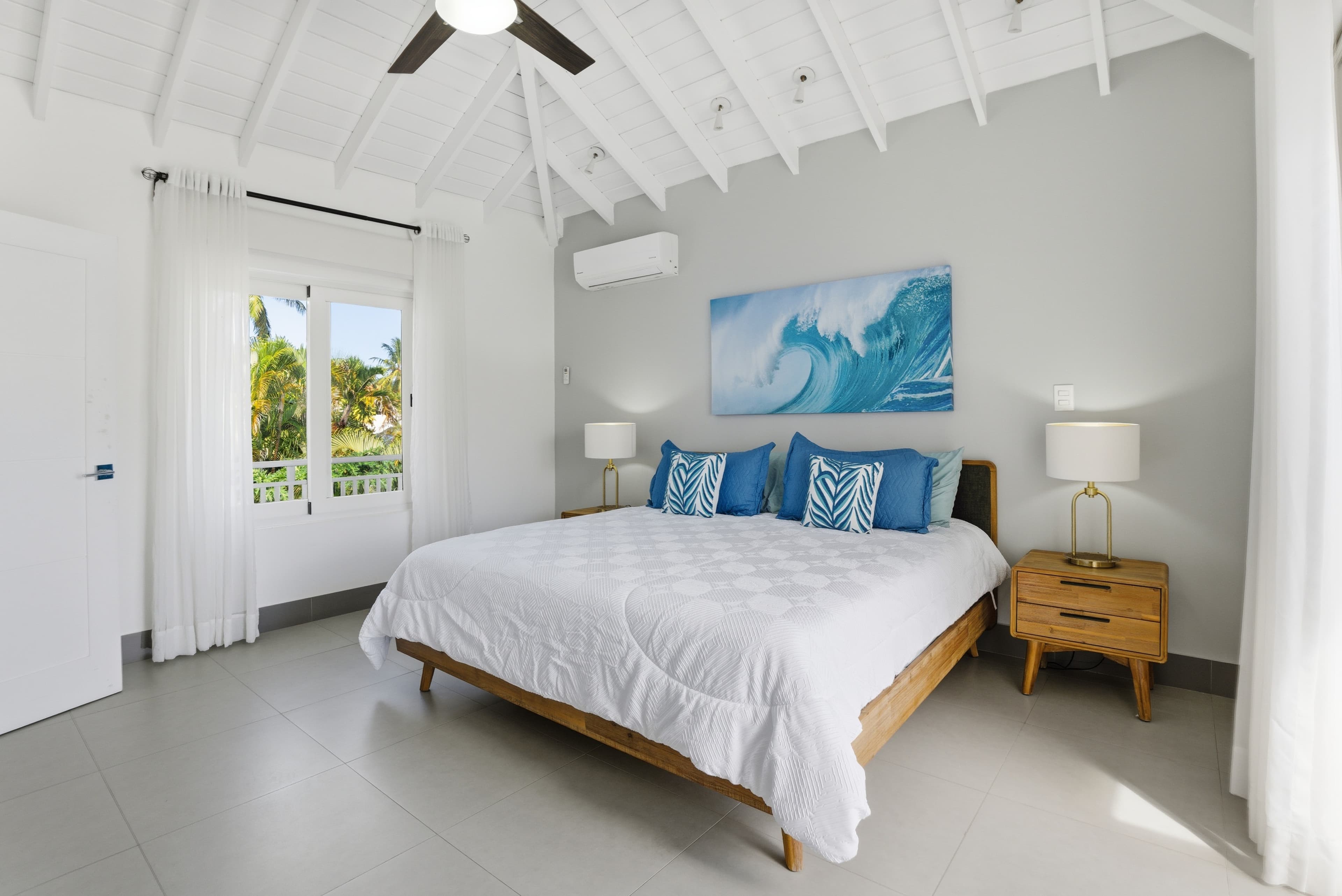 The Azura Residence thumbnail 5