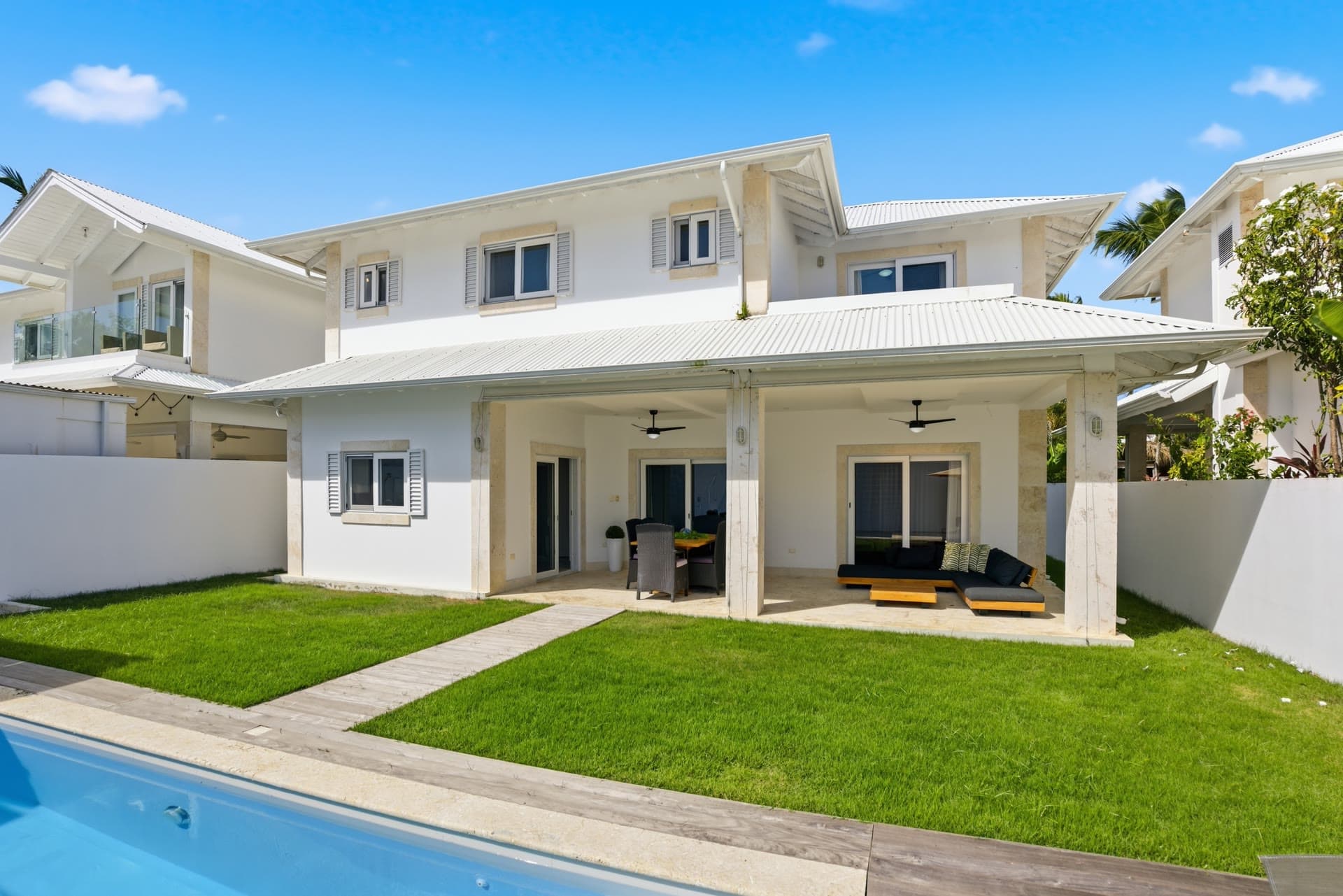 The Azura Residence thumbnail 12