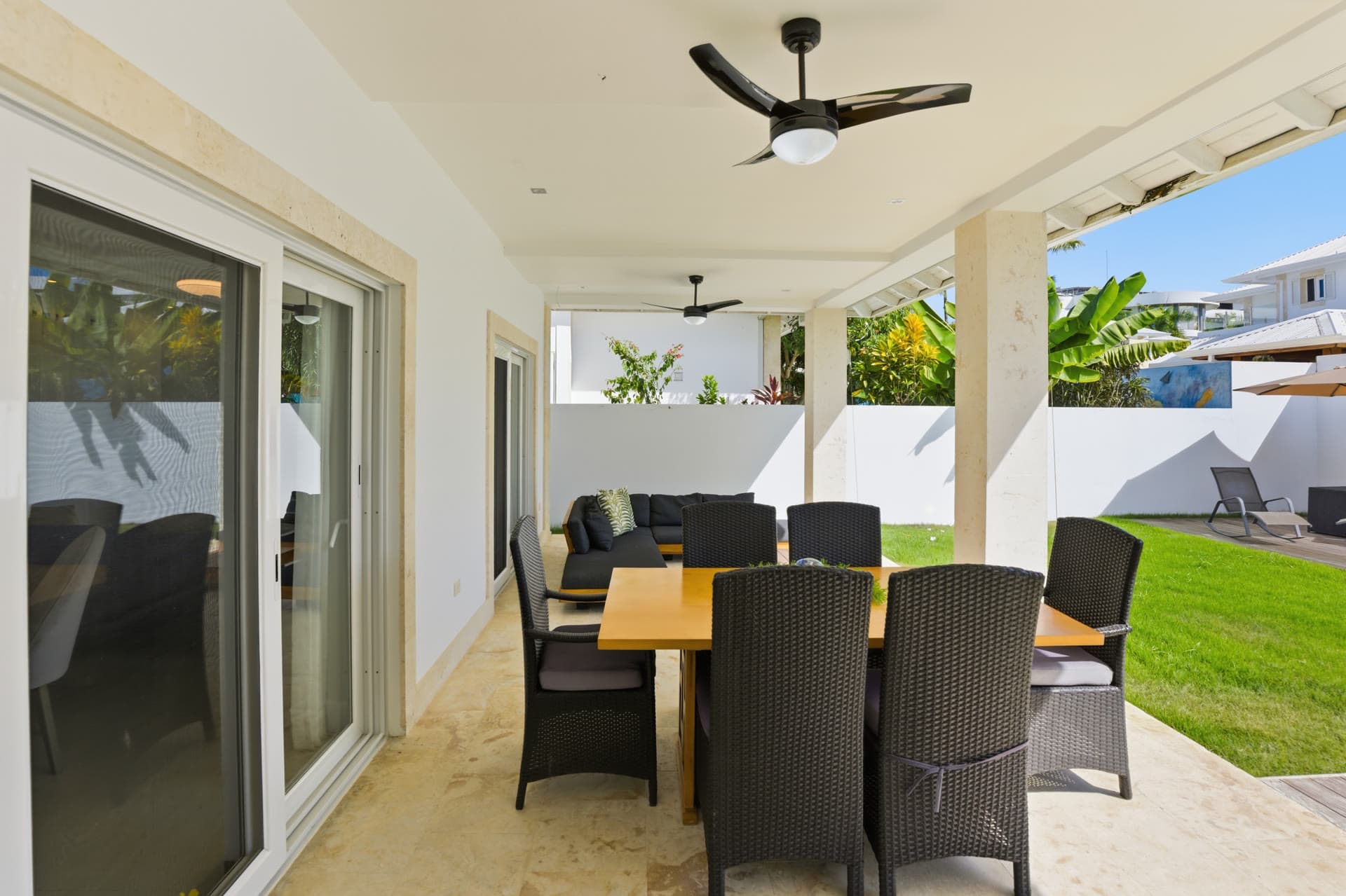 The Azura Residence thumbnail 3