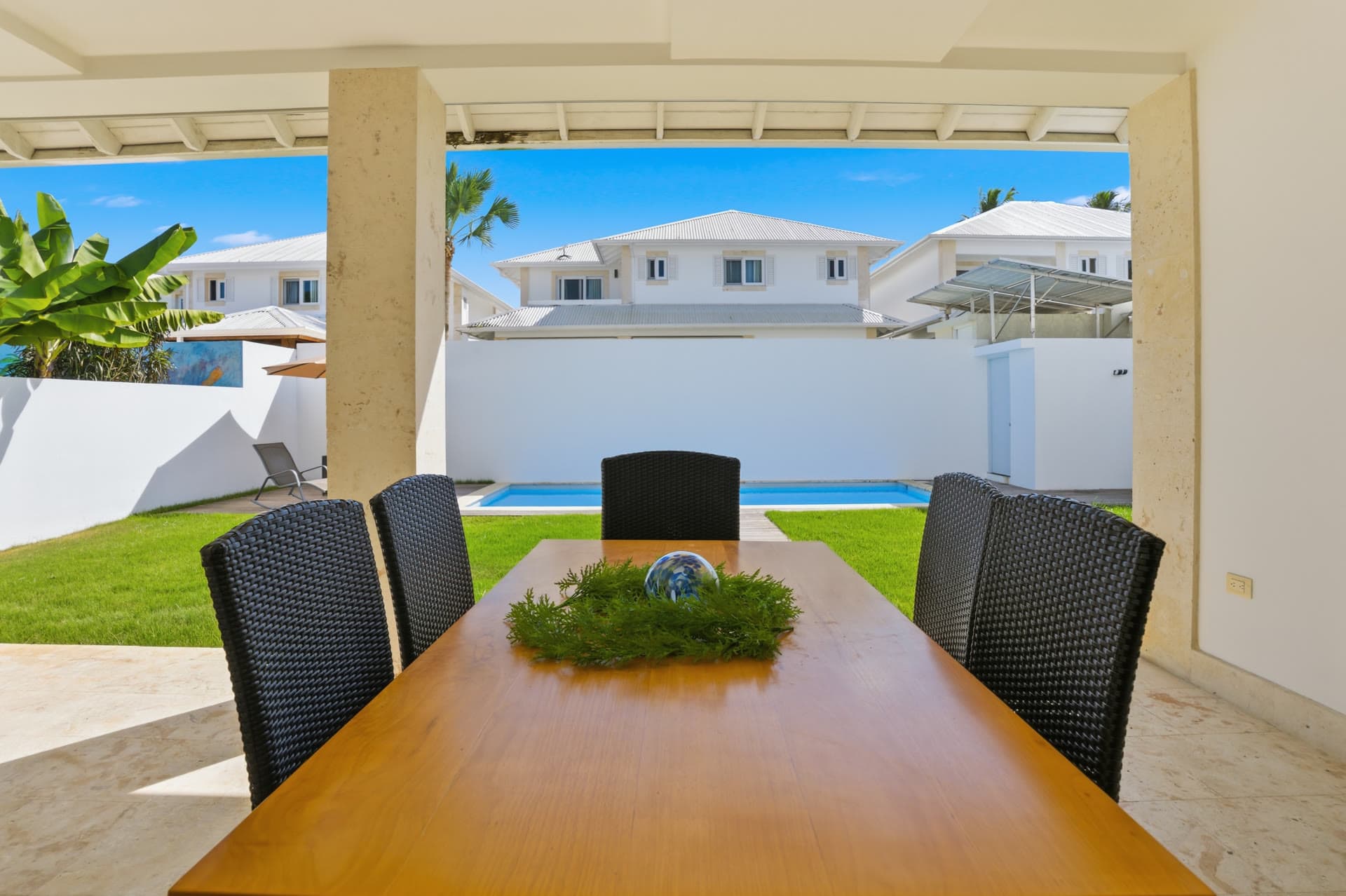 The Azura Residence thumbnail 15