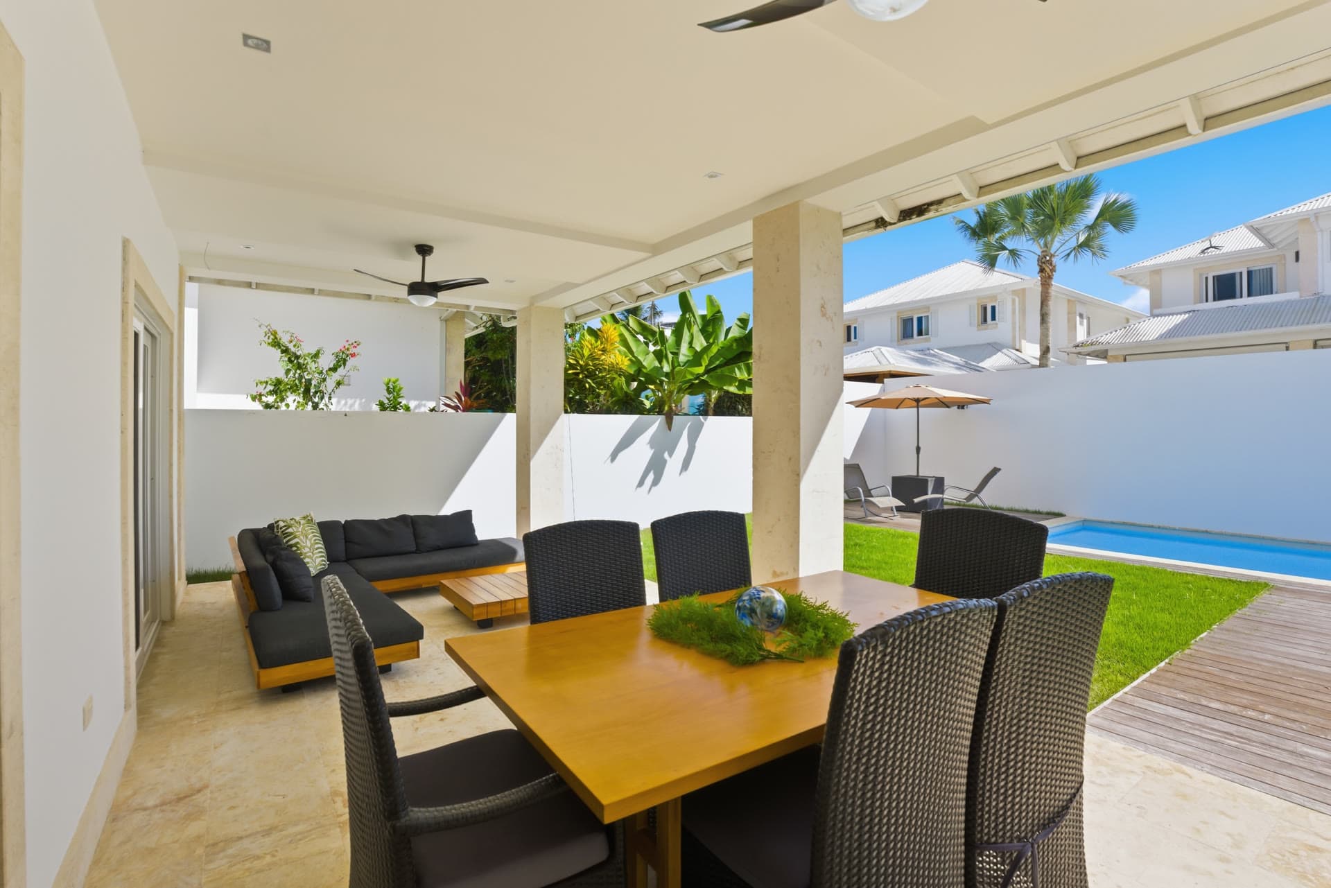 The Azura Residence thumbnail 11